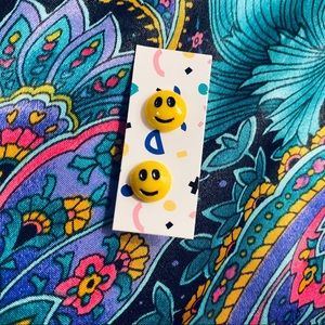 🔴4 for 20🔴 Smiley Face Plastic Post Earrings NEW